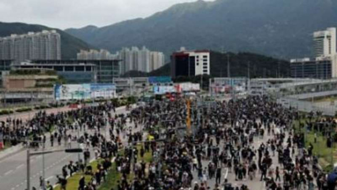 Demonstran Hong Kong blokade bandara