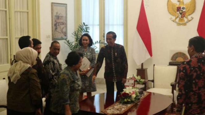 Presiden Jokowi menerima pansel capim KPK di Istana Merdeka Jakarta.