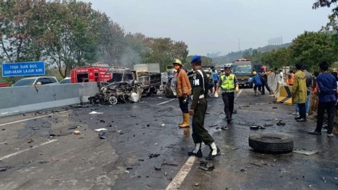Kecelakaan tabrakan beruntun di KM 91 Tol Cipularang