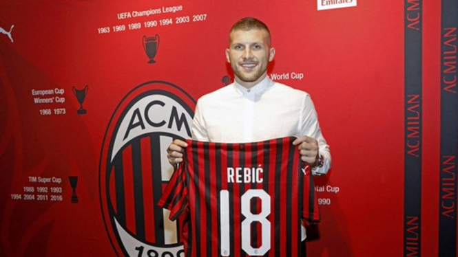 Ante Rebic diperkenalkan sebagai pemain baru AC Milan