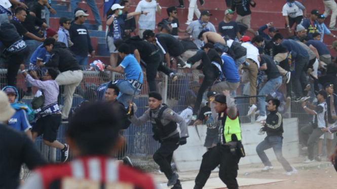 Kerusuhan usai laga Persik Kediri vs PSIM Yogyakarta