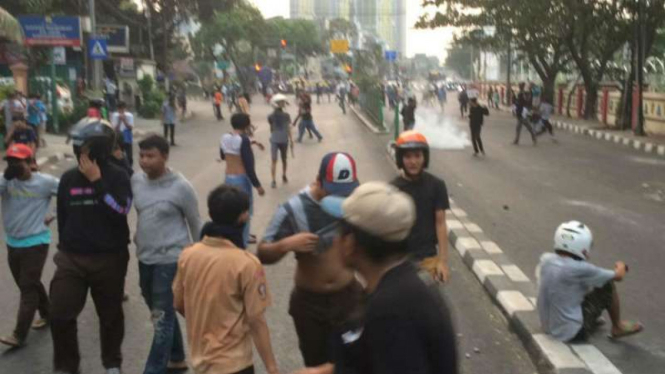 Tawuran warga di Manggarai, Jakarta Selatan.