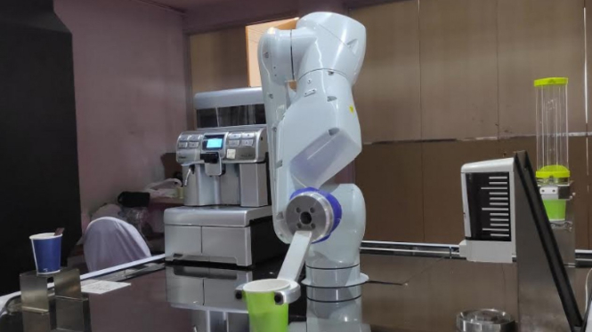 Robot pembuat kopi ITS Surabaya, Jawa Timur