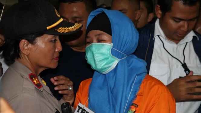 Aulia Kesuma, otak pembunuhan suami dan anak tirinya saat rekonstruksi