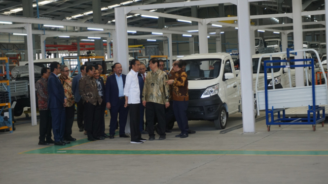 Presiden Jokowi resmikan pabrik dan luncurkan produk Esemka.