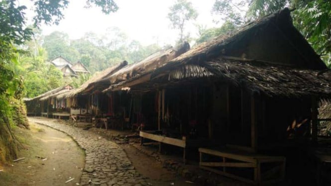 Suasana tempat tinggal Suku Baduy