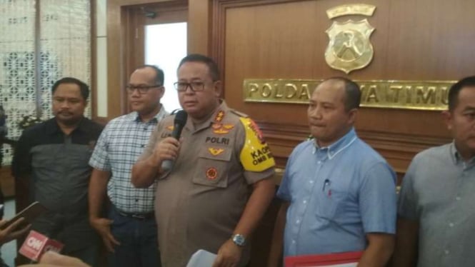 Kepala Kepolisian Daerah Jawa Timur Irjen Pol Luki Hermawan dalam konferensi pers di kantornya, Surabaya, pada Sabtu, 7 September 2019.