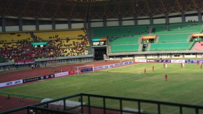 Suasana di stadion Patriot Candrabhaga