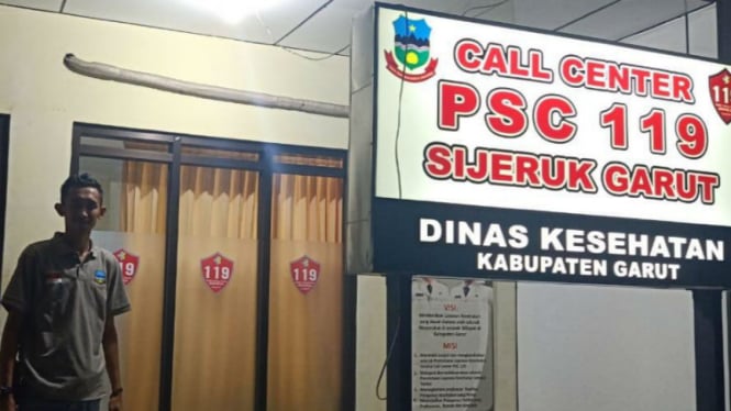 Akang si petugas call center 