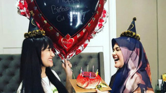 Mirip Adik-Kakak, Intip Kedekatan Marcella Simon dengan Cut Meyriska