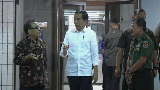 Jokowi jenguk Habibie.