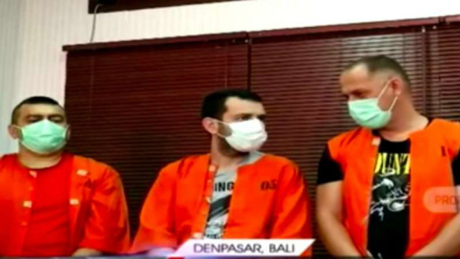 Empat warga negara asing asal Bulgaria ditangkap aparat Kepolisian Daerah Bali k