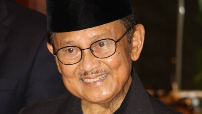 BJ Habibie meninggal dunia.