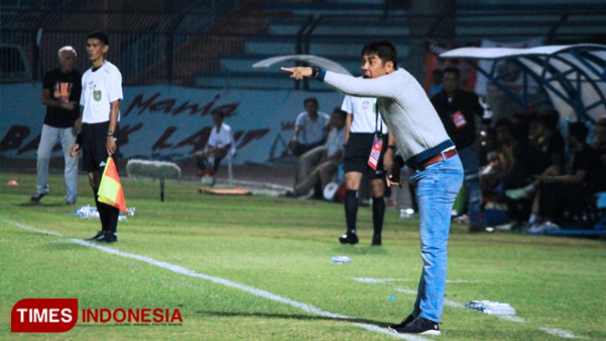 Nil Maizar, Pelatih Persela, (FOTO: MFA Rohmatillah/TIMES Indonesia)