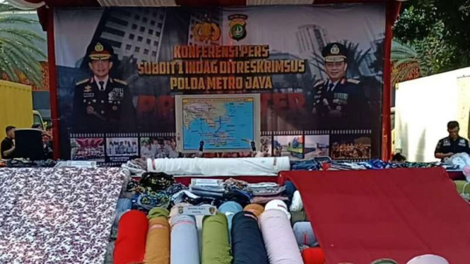 Penyidik Dirreskrimsus Polda Metro Jaya menggagalkan penyelundupan tekstil.