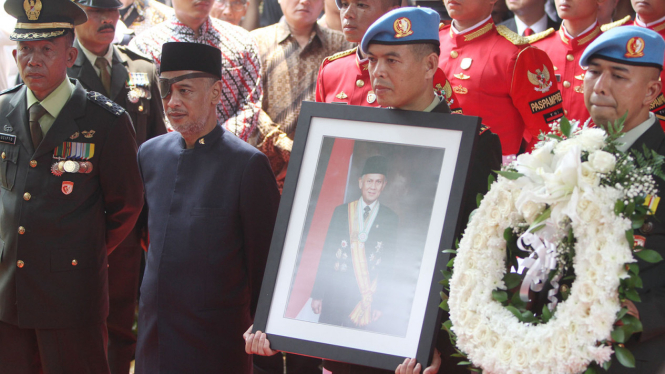 BJ HABIBIE WAFAT - UPACARA PERSEMAYAMAN