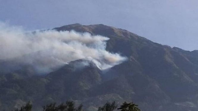 Asap kebakaran di Gunung Merbabu