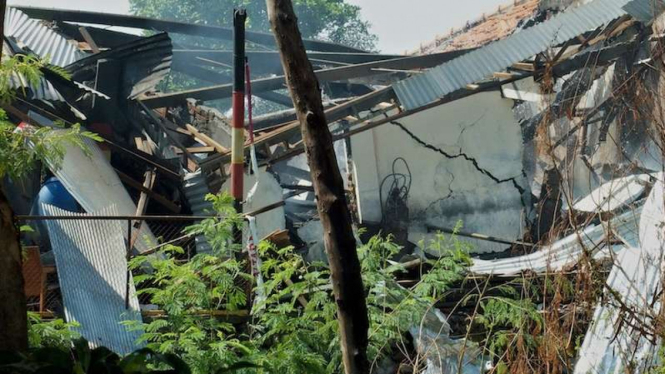 Kondisi gudang tempat penyimpanan bahan peledak dan bom temuan dari masyarakat, setelah terjadinya ledakan di gudang tersebut, di kompleks Markas Brimob Polda Jateng, di Semarang, Jawa Tengah, Sabtu (14/9/2019).