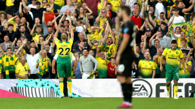 Striker Norwich City, Teemu Pukki, saat merayakan gol ke gawang ManCity