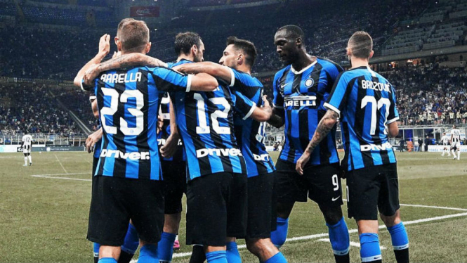 .Para pemain Inter Milan merayakan gol.