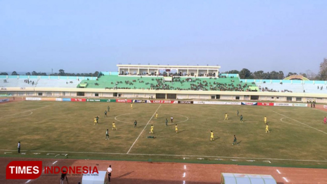 Pertandingan lanjutan Liga 2 Indonesia 2019 antara Persatu Tuban melawan Persiba Balikpapan di stadion Bumi Wali Tuban, Sabtu, (14/09/2019). (Foto: Achmad Choirudin /TIMES Indonesia)