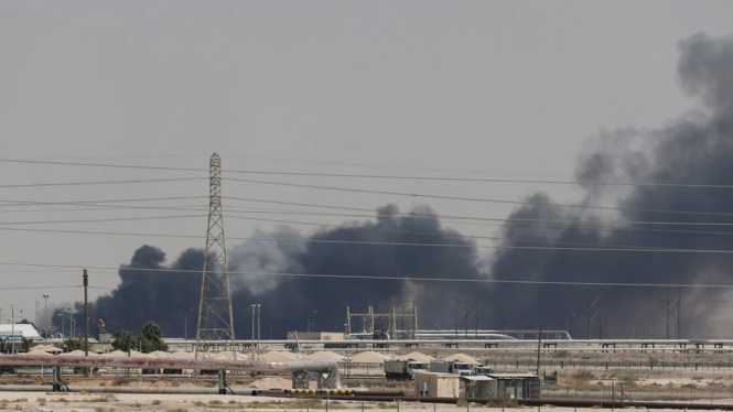 Kilang minyal Saudi Aramco yang diserang drone- Reuters