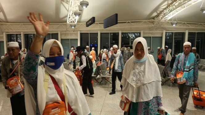 Kloter terakhir jemaah haji Indonesia pulang dari Bandara Madinah