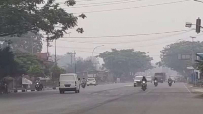Kabut asap di Sumatera Barat akibat kebakaran hutan di sejumlah provinsi di Indonesia.