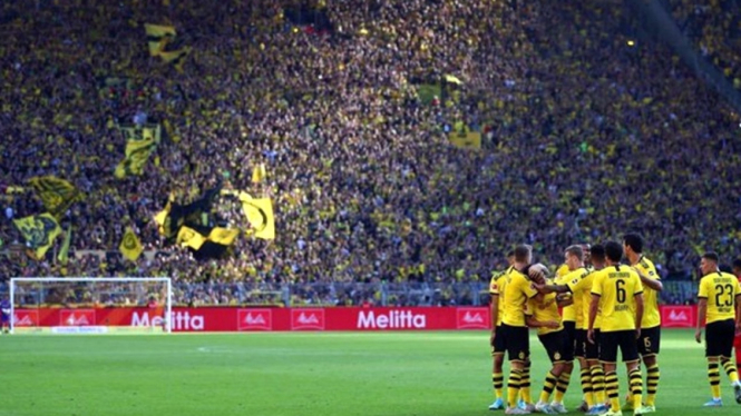 Pemain Borussia Dortmund di SIgnal Iduna Park.