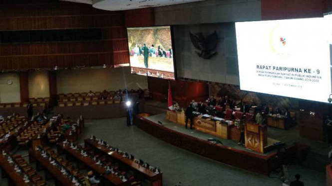 Sidang Paripurna pengesahan RUU KPK di gedung DPR RI.