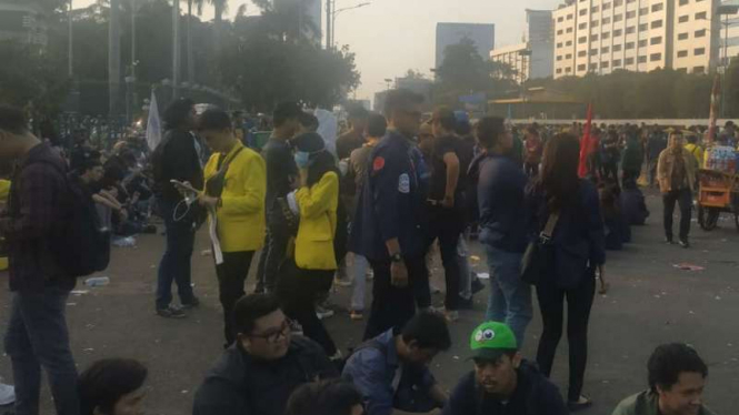 Demo mahasiswa di depan gedung DPR