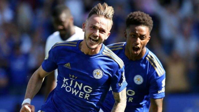 Pemain Leicester City, James Maddison, melakukan selebrasi usai mencetak gol