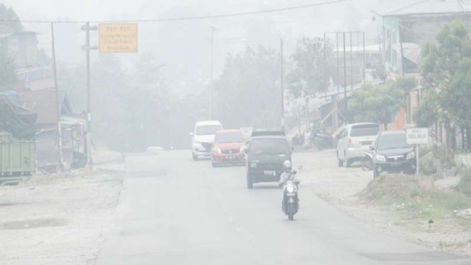 Kondisi Kabut Asap Karhutla di Kabupaten Solok, Sumatera Barat.