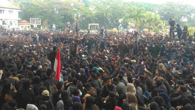 Mahasiswa di Malang kepung DPRD Malang