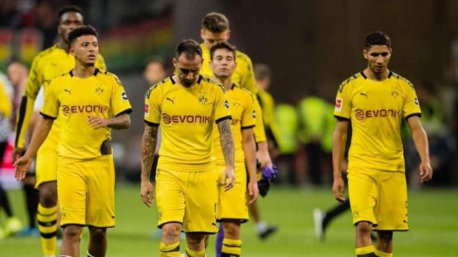 Ekspresi kecewa para pemain Borussia Dortmund usai gagal menang