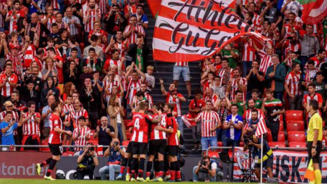 Pemain Athletic Bilbao rayakan gol.