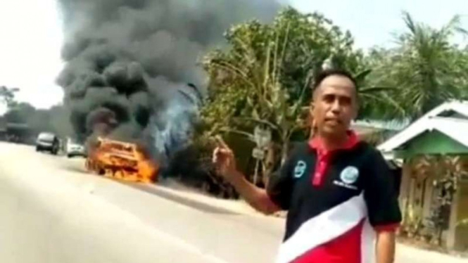 Jeep Wrangler Rubicon terbakar di Kalimantan