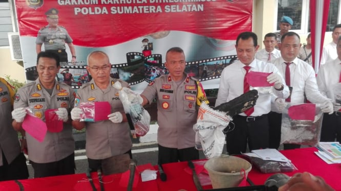 Kepolisian Daerah Sumatera Selatan mengumumkan penetapan 27 tersangka pembakar hutan dan lahan dalam konferensi pers dalam konferensi pers di Palembang, Senin, 23 September 2019.