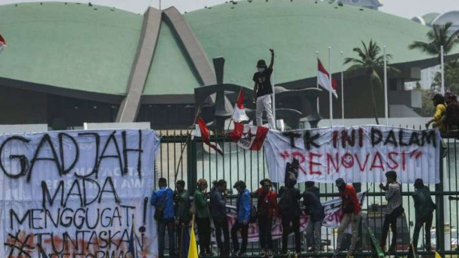 Unjuk rasa di depan gedung DPR, Jakarta, Selasa (24/9/2019)