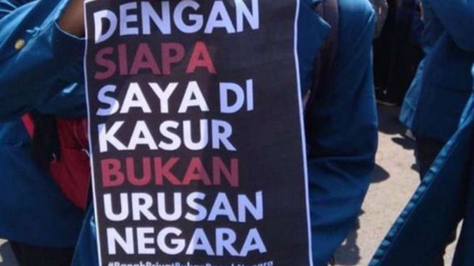 Poster yang dibawa mahasiswa untuk menolak RKUHP.