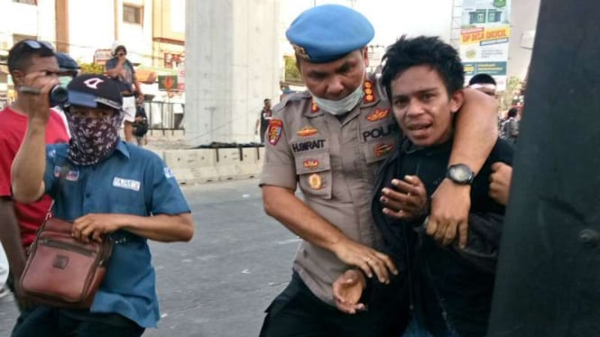 Polisi amankan mahasiswa yang bentrok di demonstrasi Makassar