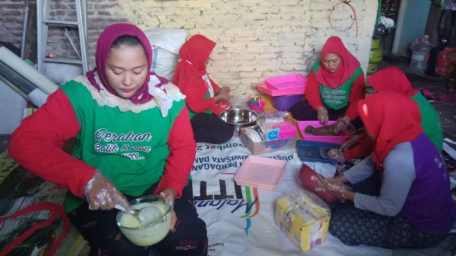 UMKM Jos Gandos, Industri Rumah Tangga di Bantaran Sungai Jambangan