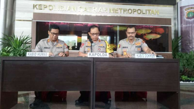 Kapolda Metro Jaya Irjen Pol Gatot Eddy Pramono (tengah).