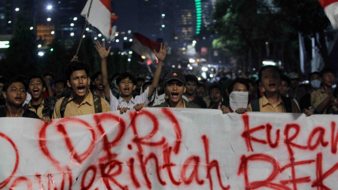 Demo RKUHP, Pelajar Kuasai Tol Dalam Kota