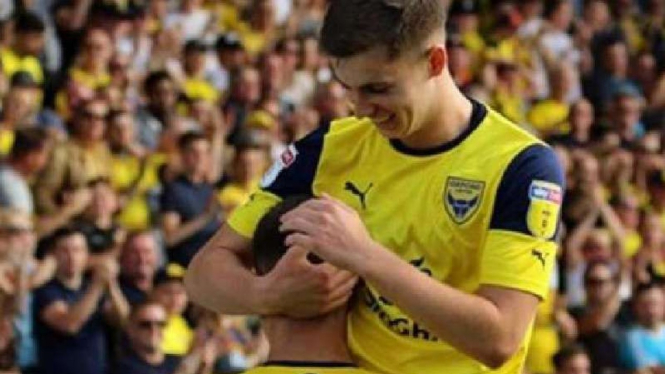 Pemain Oxford United merayakan usai mencetak gol ke gawang West Ham United.