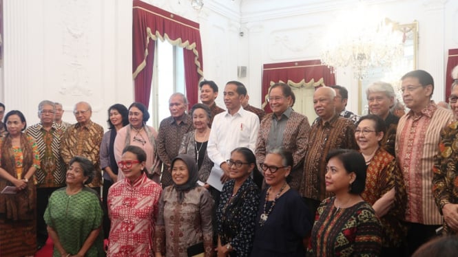 Presiden Joko Widodo (Jokowi) bersama tokoh Suluh Bangsa