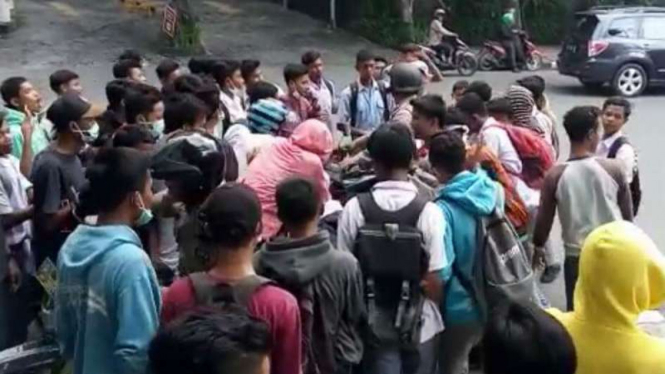 Massa pelajar SMA mau demo di DPRD Sumut.