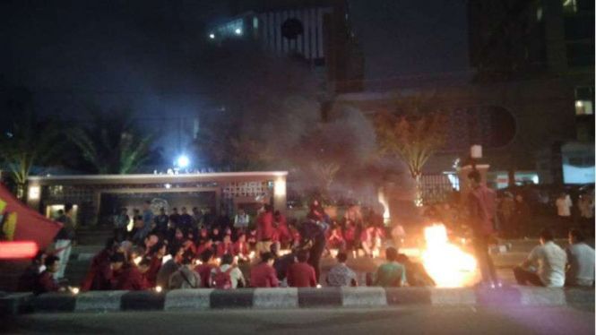 Aksi solidaritas IMM untuk Randy di depan gedung PP Muhammadiyah