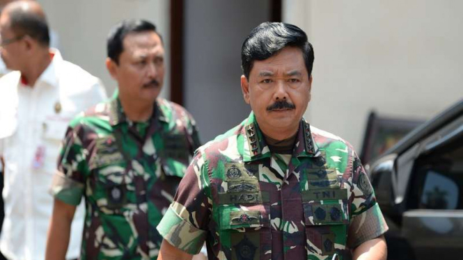 Panglima TNI Marsekal TNI Hadi Tjahjanto (kanan).