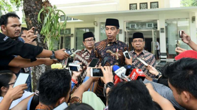 Presiden Joko Widodo saat menjawab sejumlah pertanyaan wartawan di Istana Negara